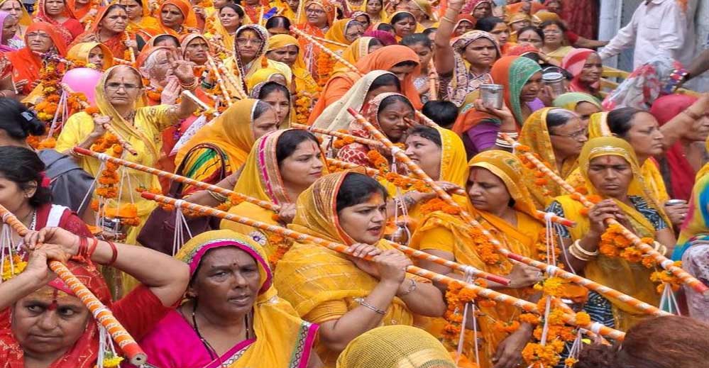 योगी सरकार ने कांवड़ यात्रा में महिला श्रद्धालुओं की सुरक्षा को लेकर की विशेष तैयारियां योगी सरकार ने कांवड़ यात्रा में महिला श्रद्धालुओं की सुरक्षा को लेकर की विशेष तैयारियां