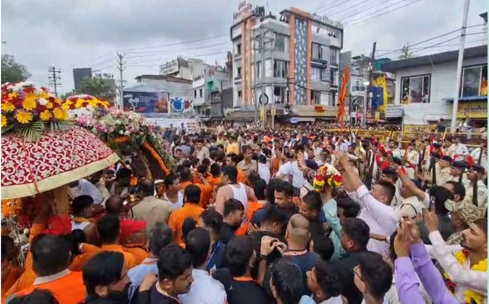 दशक बाद चांदी की नई पालकी में निकली महाकाल की सवारी, मनमहेश रूप में नगर भ्रमण