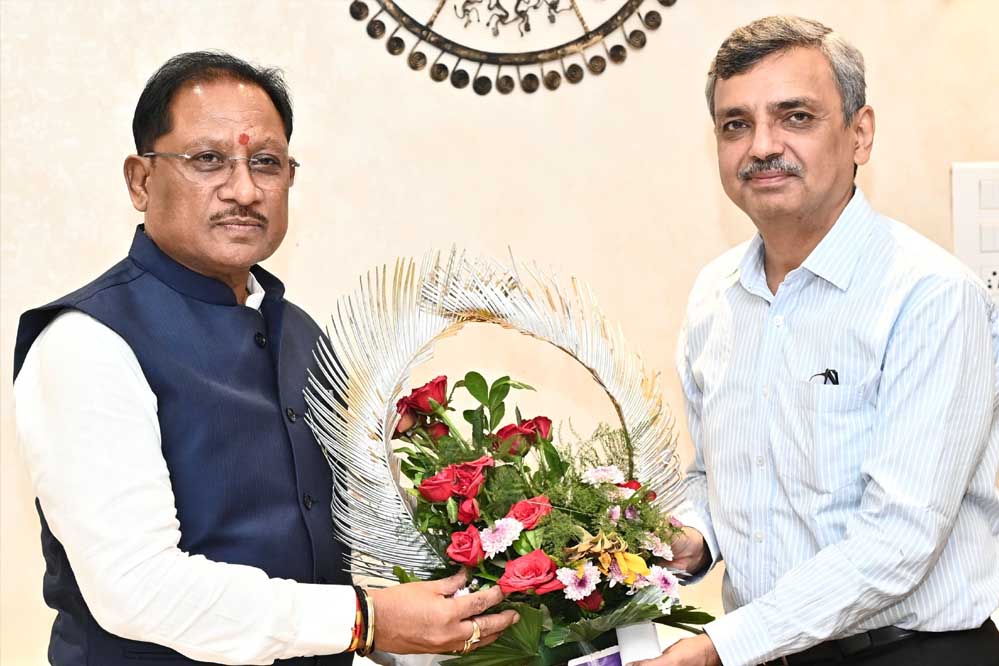 मुख्यमंत्री श्री साय से भारत सरकार में भूमि संसाधन सचिव ने की सौजन्य भेंट मुख्यमंत्री श्री साय से भारत सरकार में भूमि संसाधन सचिव ने की सौजन्य भेंट