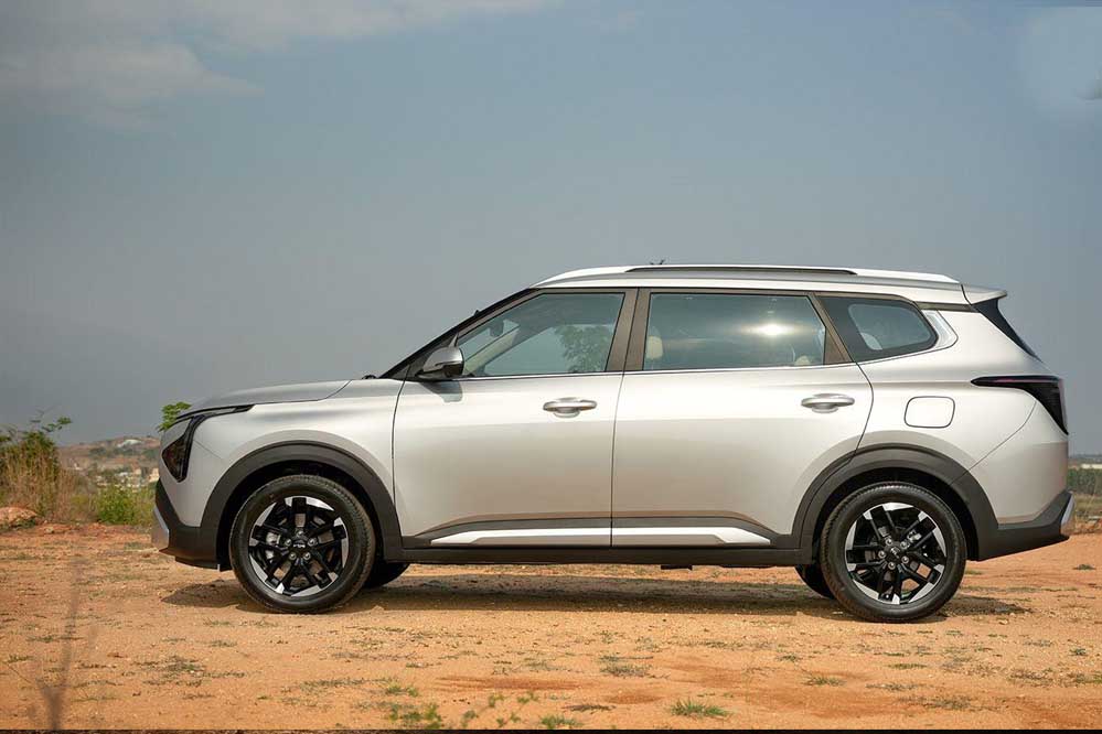 Kia की पहली 7-सीटर इलेक्ट्रिक MPV लॉन्च, मिलेगी 490 KM की रेंज और लग्जरी फीचर्स