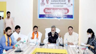 मंत्री पटेल ने की पंचायत एवं ग्रामीण विकास विभाग सहित अन्य विभागों की समीक्षा