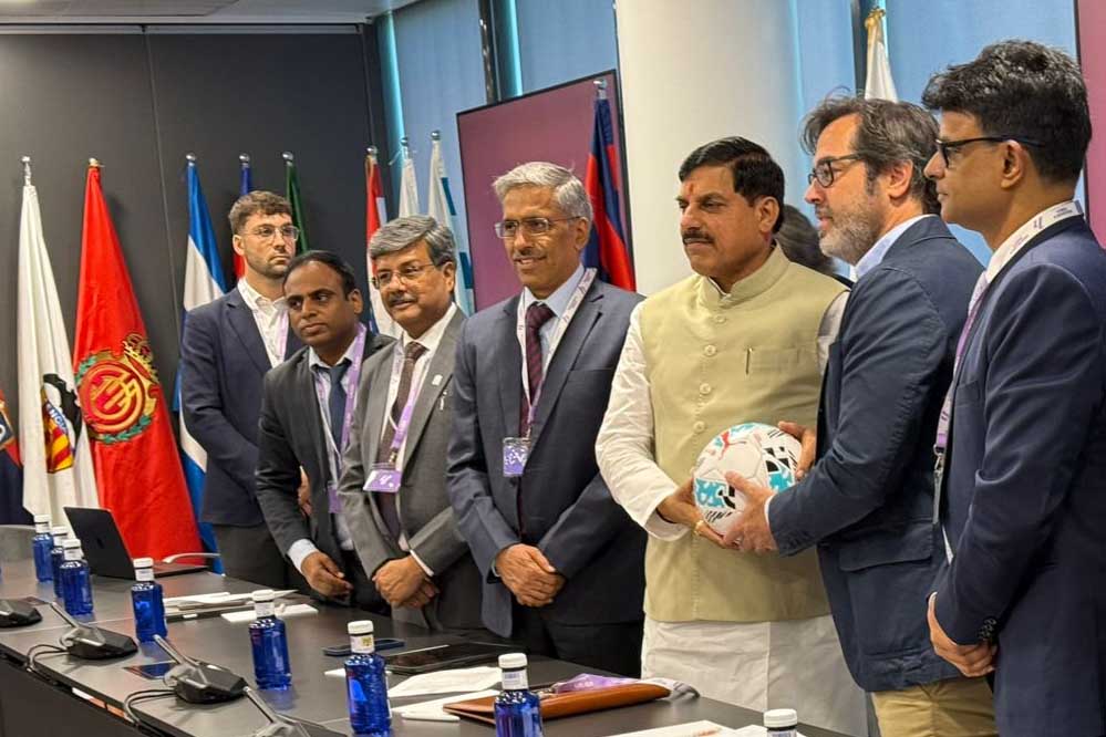 म.प्र. में पीपीपी मोड पर फुटबाल एक्सीलेंस सेंटर, स्पोर्टस इन्फ्रास्ट्रक्चर और स्पेनिश कोचिंग आधारित प्रारंभ होंगे यूथ ट्रेनिंग प्रोग्राम : CM यादव