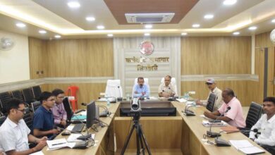 कलेक्टर ने हितग्राही मूलक योजनाओं की बैंकर्स के साथ की समीक्षा बैठक