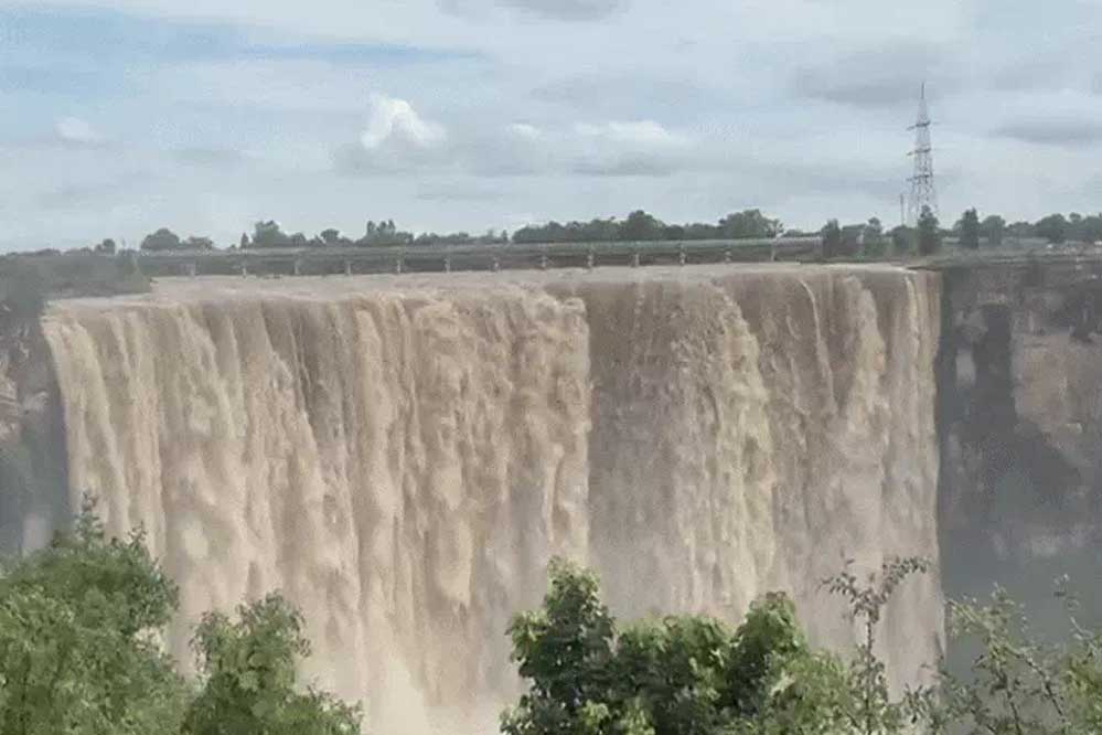 रीवा में वाटरफॉल्स में प्रशासन ने लगाई गई पटवारियों की ड्यूटी, क्योंटी और चचाई में रेलिंग नहीं