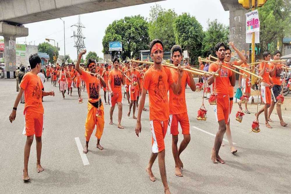 मुजफ्फरनगर में पुलिस ने बिना साइलेंसर वाली 15 से ज्यादा बाइकें की जब्त, कांवड़ियों के खिलाफ कार्रवाई