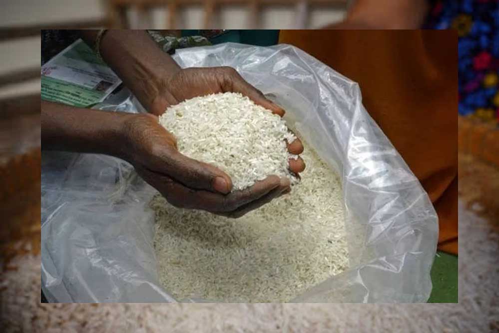 सरकार की 81 लाख राशनकार्ड धारियों को एक साथ तीन महीने का चावल बांटने की योजना फिलहाल अटकी, बढ़ाई समय-सीमा