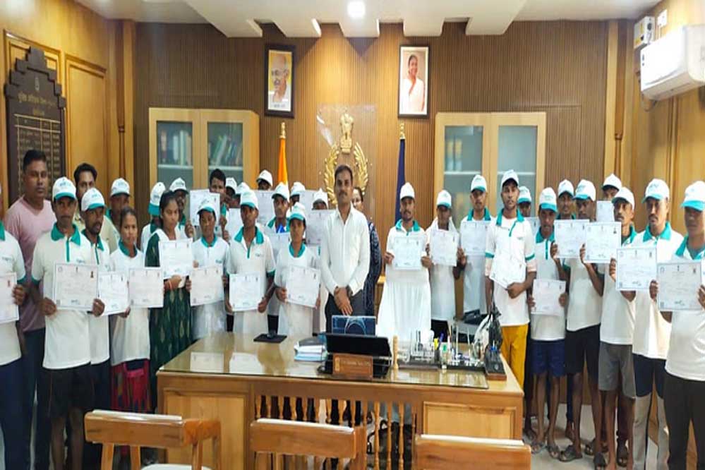 सुकमा में 30 आत्मसमर्पित नक्सलियों को दिया गया राज मिस्त्री का प्रशिक्षण, जिला प्रशासन की अभिनव पहल