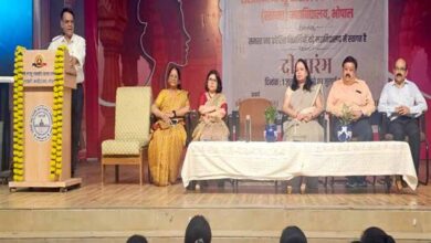 नव-प्रवेशित छात्राओं का भारतीय परम्परानुसार हुआ स्वागत