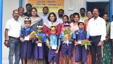 ईरकभट्टी के बच्चों की आँखों में लौटी चमक, बंद स्कूल में फिर से गूंजे क, ख, ग…..