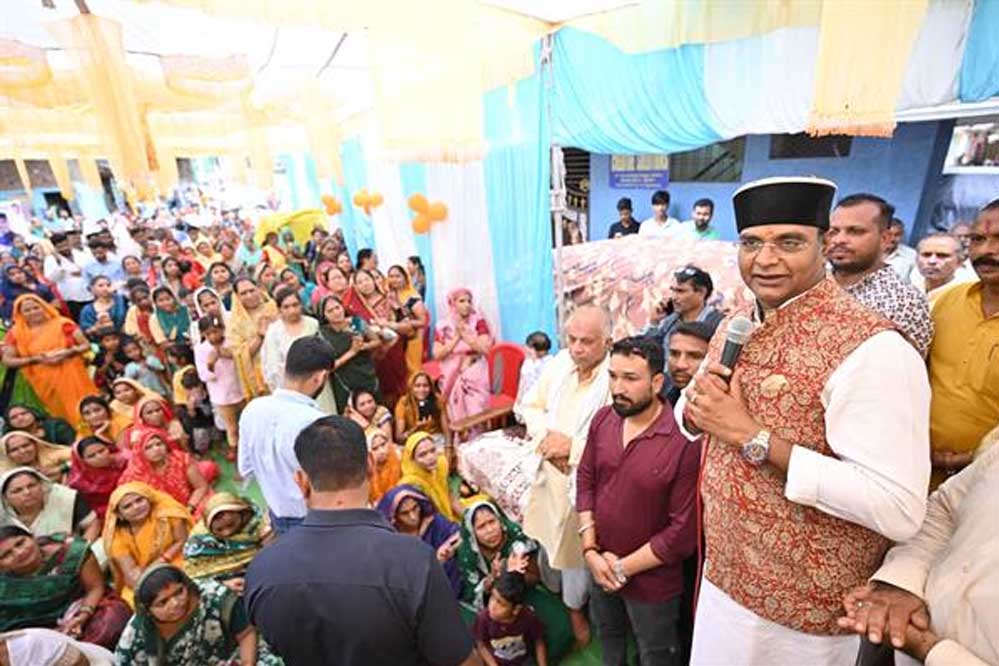 मंत्री सारंग ने किया विभिन्न विकास कार्यों का भूमि-पूजन मंत्री सारंग ने किया विभिन्न विकास कार्यों का भूमि-पूजन