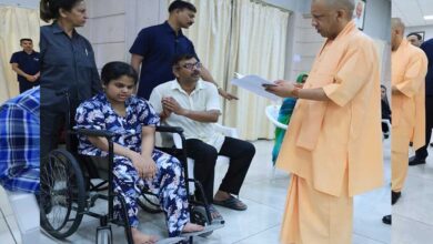 सीएम योगी ने पीड़ितों से की सीधी बात, समस्याएं सुन अधिकारियों को दिए तत्काल समाधान के निर्देश