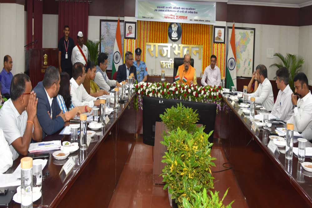 केवल रिपोर्ट पर निर्भर न रहें, निचले स्तर पर जाकर योजनाओें का क्रियान्वयन देखें-डेका केवल रिपोर्ट पर निर्भर न रहें, निचले स्तर पर जाकर योजनाओें का क्रियान्वयन देखें-डेका