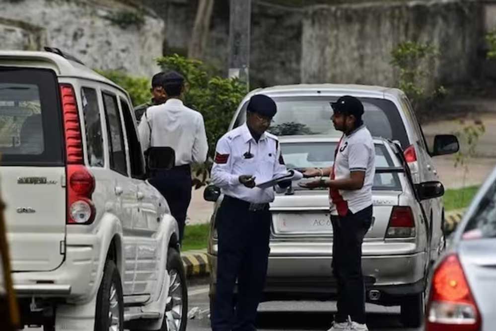 यूपी में 5000 करोड़ का ट्रैफिक फाइन बकाया, 3 लाख वाहन रेडार पर, 60 हजार DL सस्पेंड होंगे