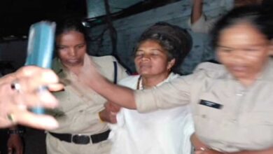 90 लाख की ठगी में साध्वी लक्ष्मी दास गिरफ्तार, नर्मदापुरम से नाटकीय ढंग से दबोची गई 90 लाख की ठगी में साध्वी लक्ष्मी दास गिरफ्तार, नर्मदापुरम से नाटकीय ढंग से दबोची गई