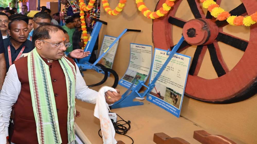 मुख्यमंत्री निवास में हरेली उत्सव: दिखी परंपरा और प्रगति की अनूठी झलक मुख्यमंत्री निवास में हरेली उत्सव: दिखी परंपरा और प्रगति की अनूठी झलक