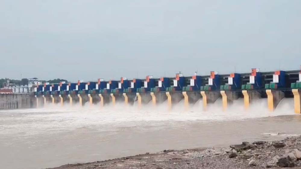 रविवार को खुलेंगे इंदिरा सागर और ओंकारेश्वर बांध के गेट, प्रशासन ने जारी किया अलर्ट