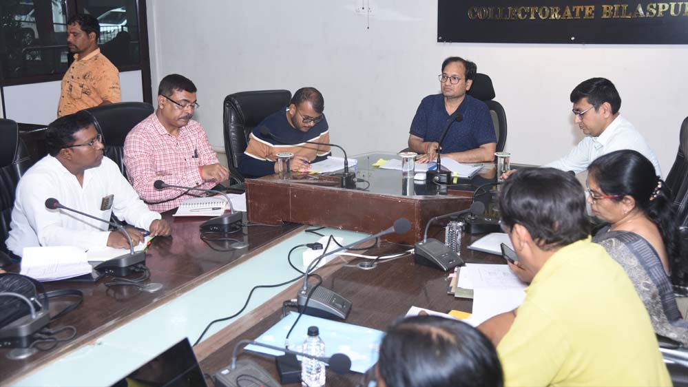 कलेक्टर की अध्यक्षता में जिला स्वास्थ्य समिति की बैठक