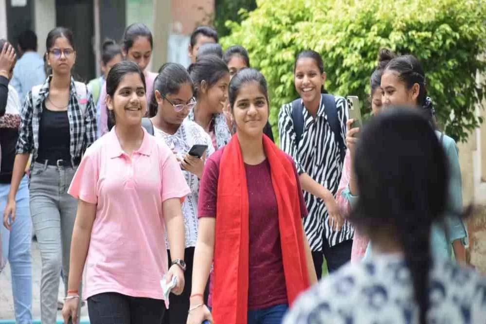 प्रदेशभर में एक ही पाली में हुई आरओ-एआरओ परीक्षा, 2382 केंद्रों पर कड़ी निगरानी