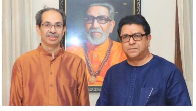 6 साल बाद मातोश्री पहुंचे राज ठाकरे, उद्धव संग मुलाकात से बढ़ी सियासी गर्मी 6 साल बाद मातोश्री पहुंचे राज ठाकरे, उद्धव संग मुलाकात से बढ़ी सियासी गर्मी