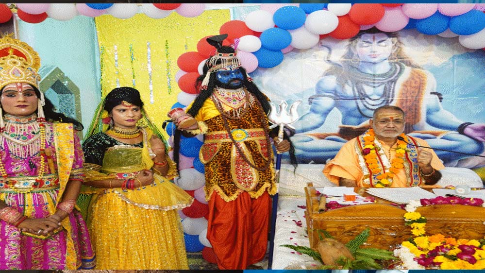 प्रेमानंद पुरी का विवादित बयान: साईं मूर्ति कुएं में फेंकने और जलाने की अपील