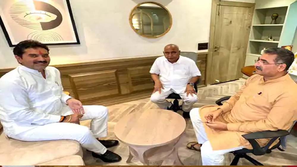 महाकाल विवाद पर भाजपा ने विधायक गोलू शुक्ला को लगाई फटकार, बेटे का किया था समर्थन महाकाल विवाद पर भाजपा ने विधायक गोलू शुक्ला को लगाई फटकार, बेटे का किया था समर्थन