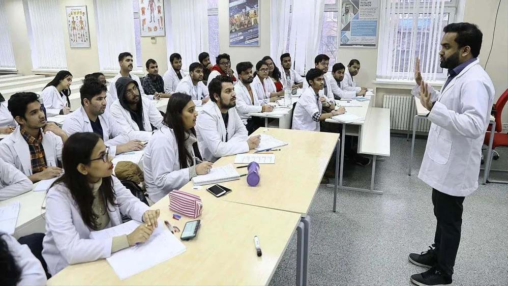 एमपी में MBBS की कुल सीटों में बदलाव: सरकारी कॉलेजों में 150 बढ़ीं, निजी में 250 घटीं