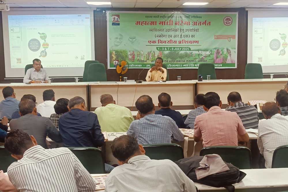 पौधरोपण में वैज्ञानिक और टिकाऊ तकनीकों के उपयोग के लिए प्रशिक्षण