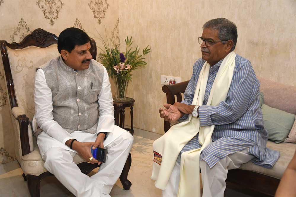 सीएम यादव ने आज भारतीय जनता पार्टी के वरिष्ठ नेता एवं पूर्व मंत्री डॉ. गौरीशंकर शेजवार से की मुलाकात