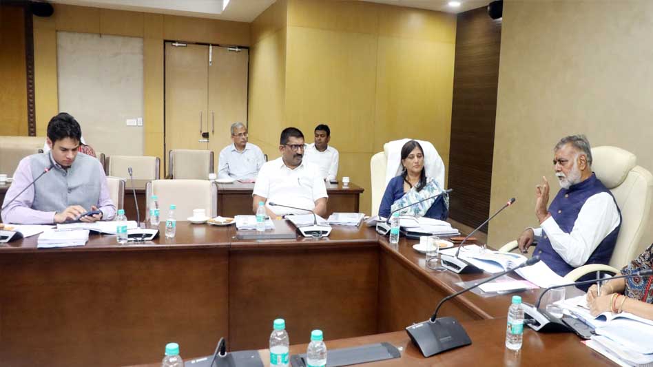 जल, भूमि संरक्षण के लिये ठोस प्रयास आवश्यक : मंत्री पटेल