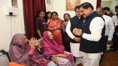 मुख्यमंत्री डॉ. यादव ने श्रीमती पटवा के जन्मदिन पर शुभकामनाएं दीं और आशीर्वाद प्राप्त किया मुख्यमंत्री डॉ. यादव ने श्रीमती पटवा के जन्मदिन पर शुभकामनाएं दीं और आशीर्वाद प्राप्त किया