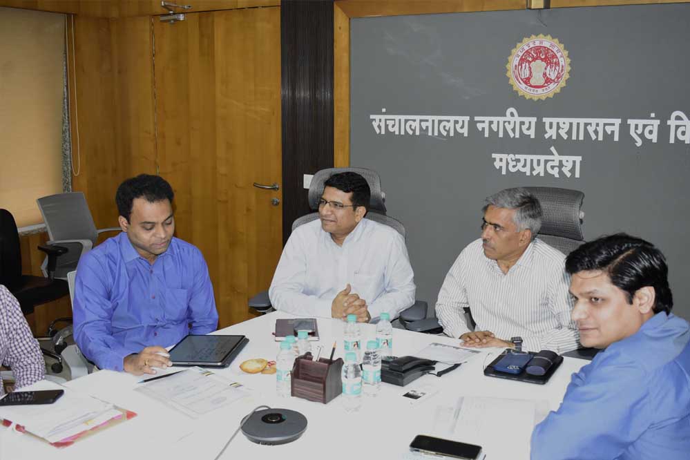 अपर मुख्य सचिव संजय दुबे ने की विभागीय योजनाओं की समीक्षा