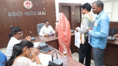 कलेक्टर ने जिले के दूर-दराज क्षेत्रों से आए लोगों की सुनी समस्याएं