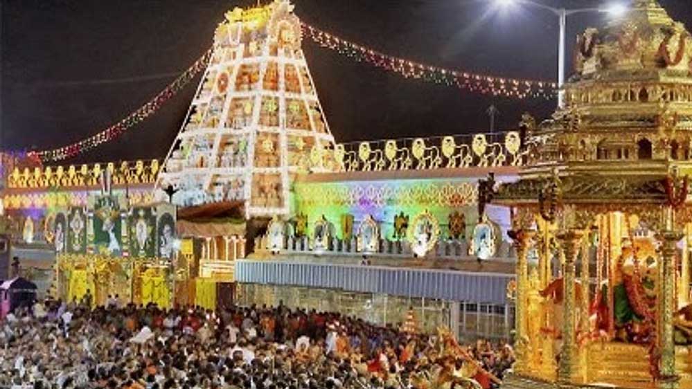 चर्च में छिपकर प्रार्थना करने जाते थे तिरुपति मंदिर के AEO, सस्पेंड चर्च में छिपकर प्रार्थना करने जाते थे तिरुपति मंदिर के AEO, सस्पेंड