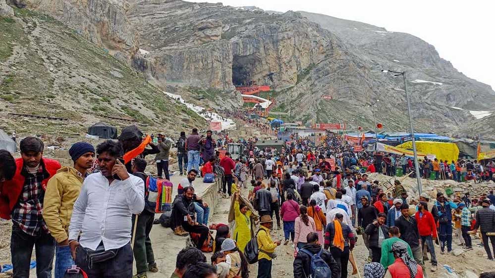 अमरनाथ यात्रा फिर शुरू, श्रद्धालुओं में उत्साह, 7908 का जत्था रवाना, खराब मौसम के चलते यात्रा रोकी गई थी अमरनाथ यात्रा फिर शुरू, श्रद्धालुओं में उत्साह, 7908 का जत्था रवाना, खराब मौसम के चलते यात्रा रोकी गई थी