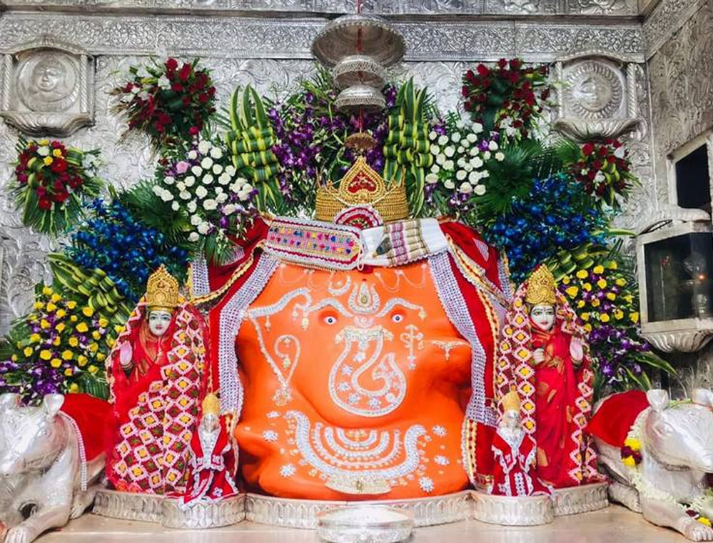 इंदौर : खजराना गणेश का नया सोने का मुकुट बनेगा, डिजाइन भी फाइनल हो गई ,पहले 3 किलो चांदी का मुकुट बनेगा इंदौर : खजराना गणेश का नया सोने का मुकुट बनेगा, डिजाइन भी फाइनल हो गई ,पहले 3 किलो चांदी का मुकुट बनेगा