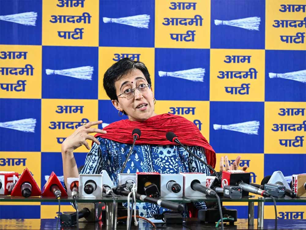 ईडी की फिर कार्रवाई: AAP नेताओं पर जांच की आंच, आतिशी ने बताया ‘गुजरात कनेक्शन’ ईडी की फिर कार्रवाई: AAP नेताओं पर जांच की आंच, आतिशी ने बताया ‘गुजरात कनेक्शन’