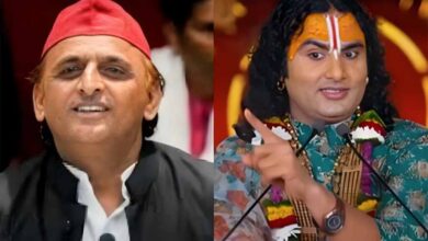 अनिरुद्धाचार्य का अखिलेश पर तीखा प्रहार: ‘राजा अगर प्रजा से द्वेष करेगा तो सेवा कैसे करेगा?’ अनिरुद्धाचार्य का अखिलेश पर तीखा प्रहार: ‘राजा अगर प्रजा से द्वेष करेगा तो सेवा कैसे करेगा?’