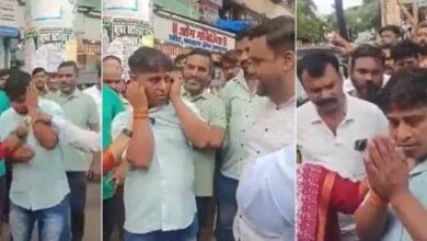 ‘हिंदी बोलने’ पर ऑटो ड्राइवर से मारपीट, उद्धव सेना के कार्यकर्ताओं पर आरोप ‘हिंदी बोलने’ पर ऑटो ड्राइवर से मारपीट, उद्धव सेना के कार्यकर्ताओं पर आरोप