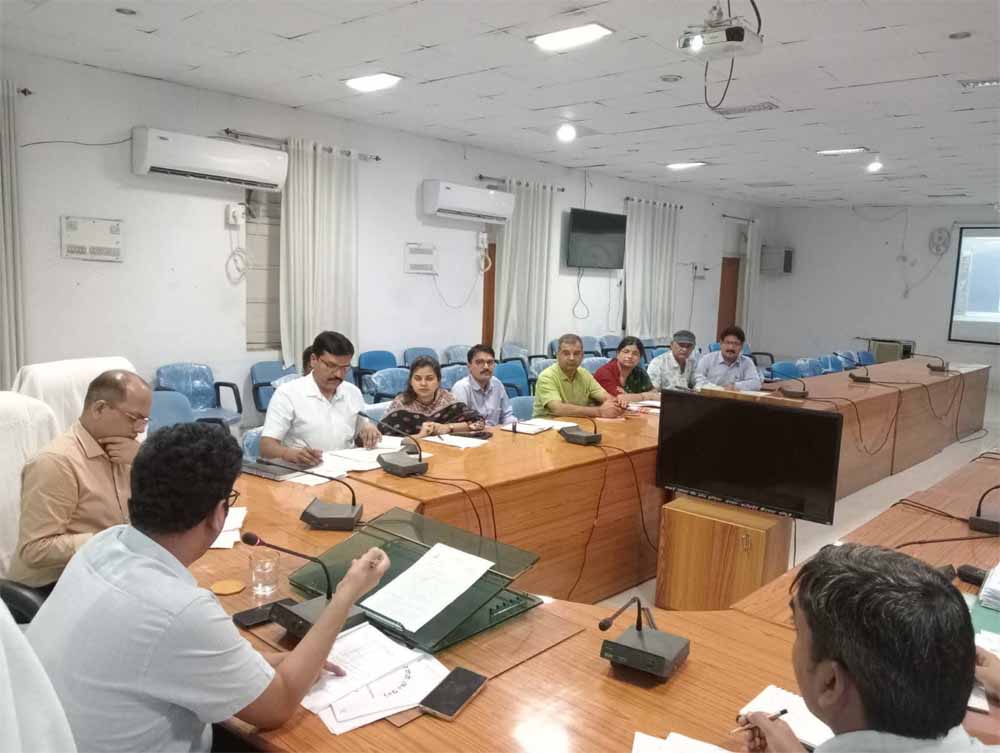 कलेक्टर ने की रीवा-सीधी-सिंगरौली रेल लाईन की समीक्षा