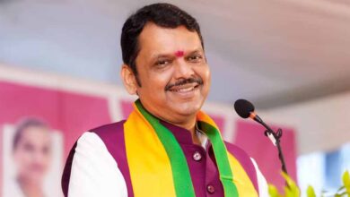 पीएम मोदी ने महाराष्ट्र के मुख्यमंत्री देवेंद्र फडणवीस को जन्मदिन की दी बधाई