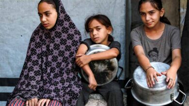 गाजा की भूख की कहानी: खाना बनने से पहले ही लग जाती है लंबी लाइन गाजा की भूख की कहानी: खाना बनने से पहले ही लग जाती है लंबी लाइन