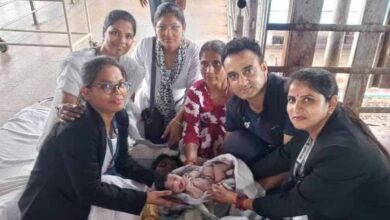 झांसी रेलवे स्टेशन पर महिला की सुरक्षित डिलीवरी, महिला कर्मचारियों की तत्परता से बचीं दो जानें