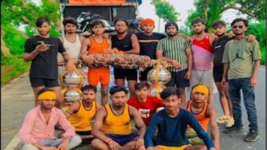 151 किलो की कांवड़ उठाकर निकले मुस्लिम श्रद्धालु, बोले- हमारी पहली पहचान सनातन है