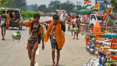 प्रयागराज में कांवड़ियों और नमाजियों के बीच हिंसक झड़प, भगवा ध्वज फाड़ने और लूट का आरोप