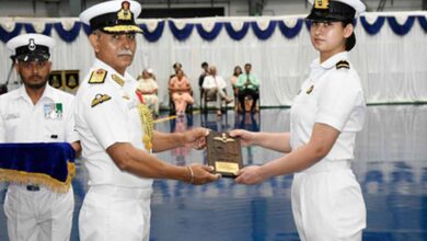 कीर्तिमान रचाया: सब लेफ्टिनेंट आस्था पूनिया बनीं नौसेना की पहली महिला फाइटर पायलट कीर्तिमान रचाया: सब लेफ्टिनेंट आस्था पूनिया बनीं नौसेना की पहली महिला फाइटर पायलट