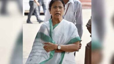 ममता बनर्जी का सड़क पर विरोध: बोलीं- मुझे डिटेनशन सेंटर भेजो