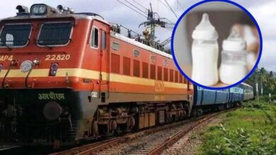 इंसानियत की मिसाल: भूख से बिलखती बच्ची के लिए रेलवे बना मसीहा, ट्रेन में पहुंचाया दूध
