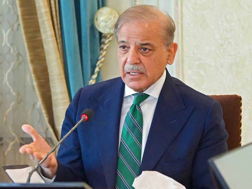 पाकिस्तान में अरबों का घोटाला: बिना माल डिलीवरी के उड़ाए पैसे, कपड़ों-जूतों पर लुटाया खजाना