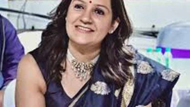 चुनाव आयोग पर प्रियंका चतुर्वेदी का हमला, कहा – प्रजातंत्र खत्म करने में जुटा है आयोग