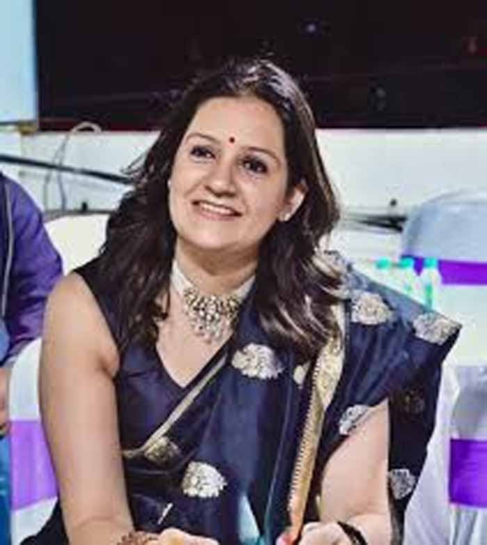 चुनाव आयोग पर प्रियंका चतुर्वेदी का हमला, कहा – प्रजातंत्र खत्म करने में जुटा है आयोग